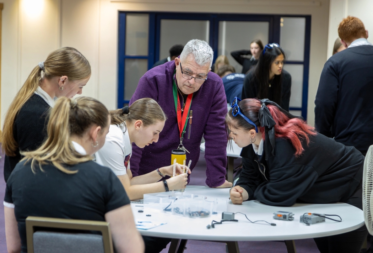 Pupils work with DYW staff 