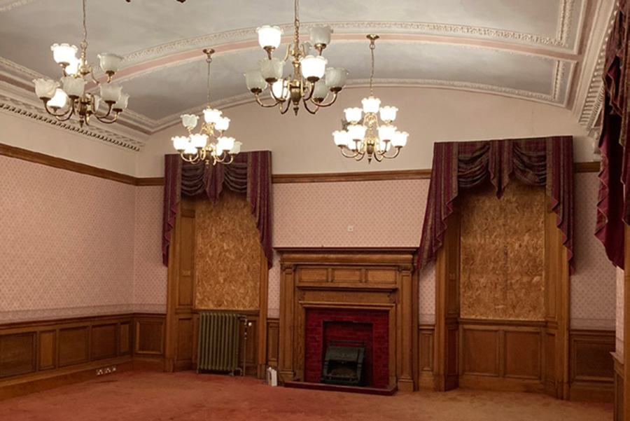 Cowdenbeath Town House chandeliers